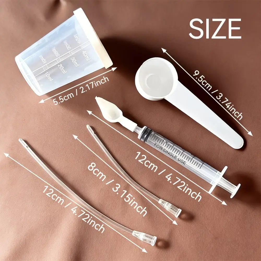 Kit de alimentación para aves abierto con jeringas, tubos, cucharas y recipiente graduado